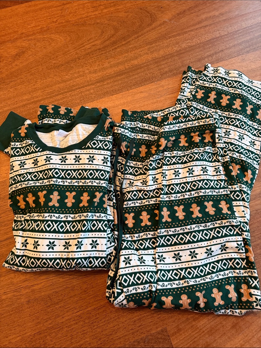 LC Lauren Conrad Green and White Gingerbread Print MENS Pajama Set